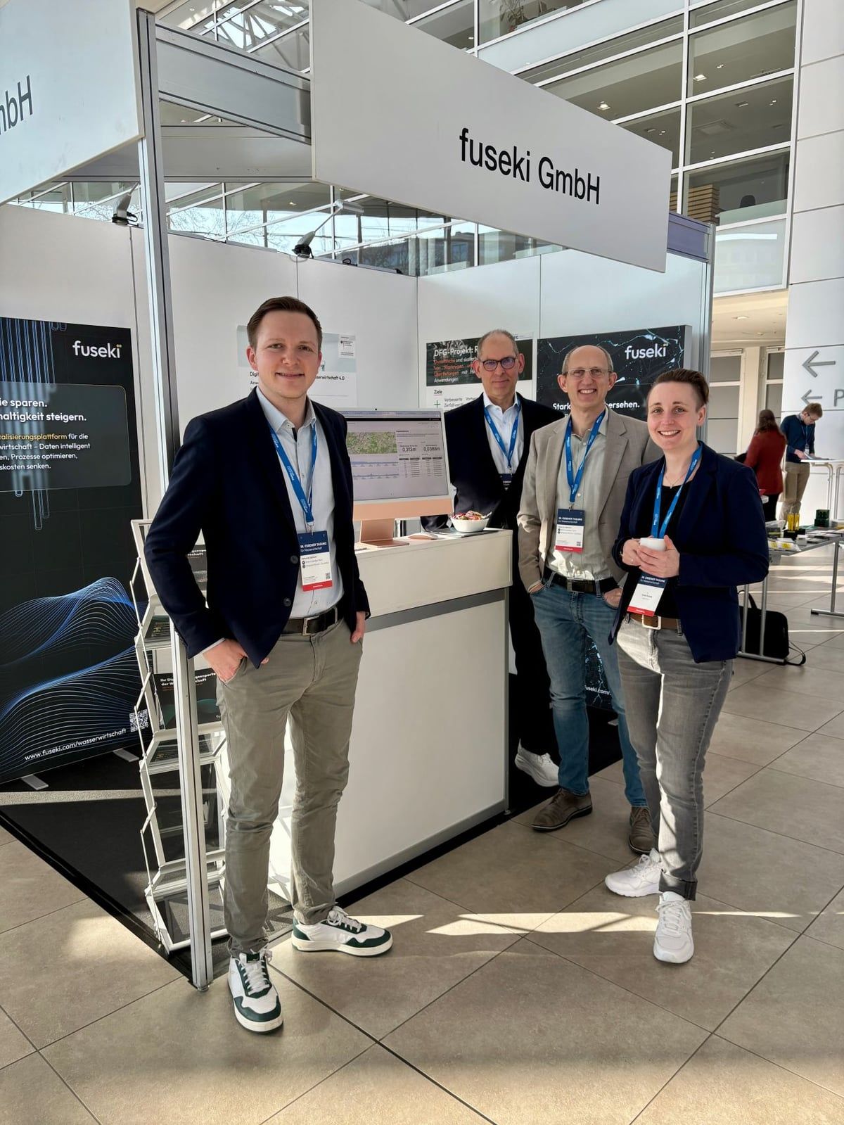 Team am Stand der fuseki GmbH auf der Essener Tagung